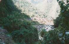 Tal Urubamba und Stadt Aguas Calientes am Fuß von Machu Picchu
