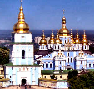 Flug nach Kiew Die wieder erbaute St. Michael 